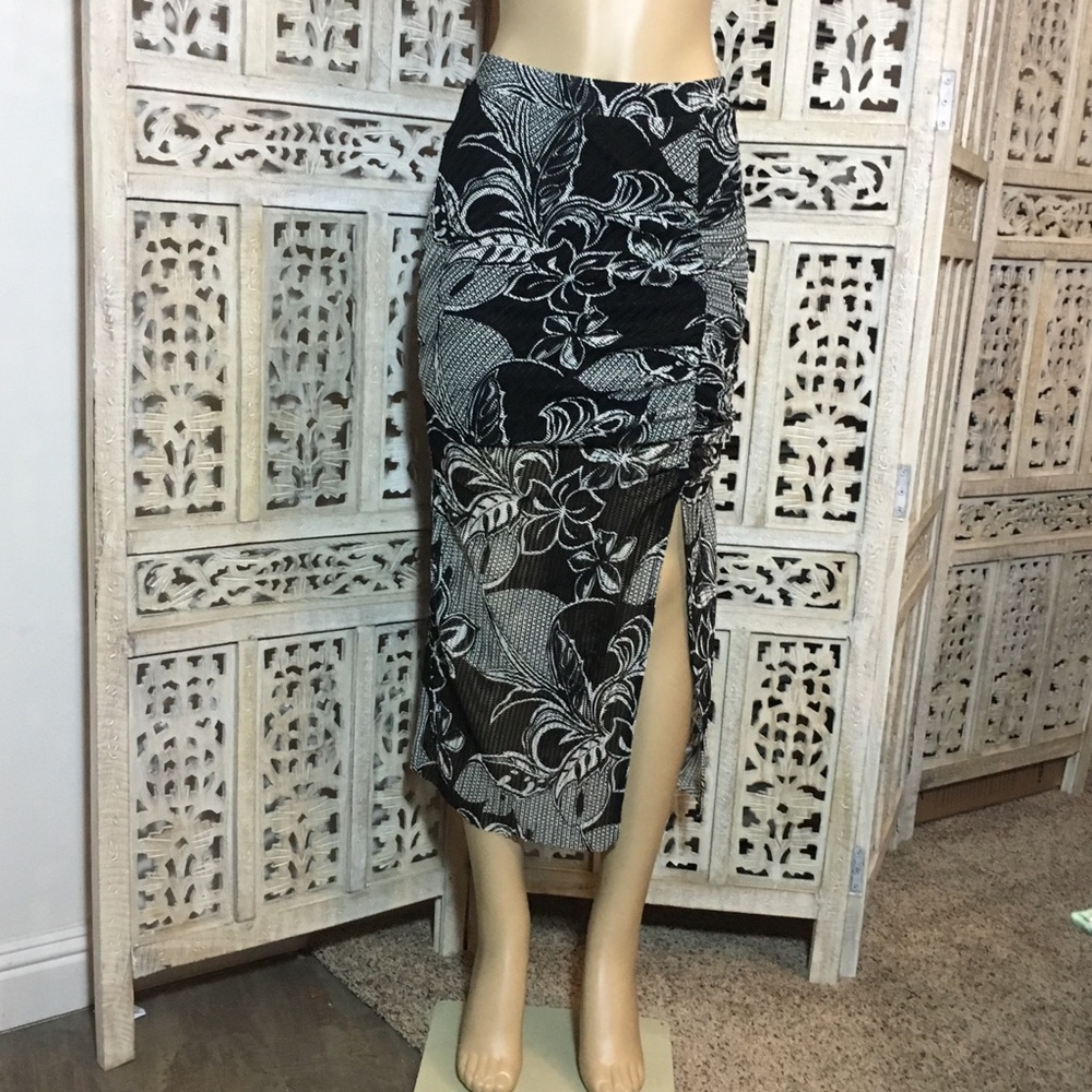 Zara Black and White Floral Mesh Skirt